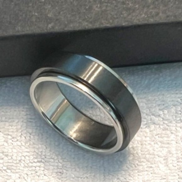 UNISEX BLACK & SILVER ANNIVERSARY/WEDDING BAND RING - Picture 1 of 3